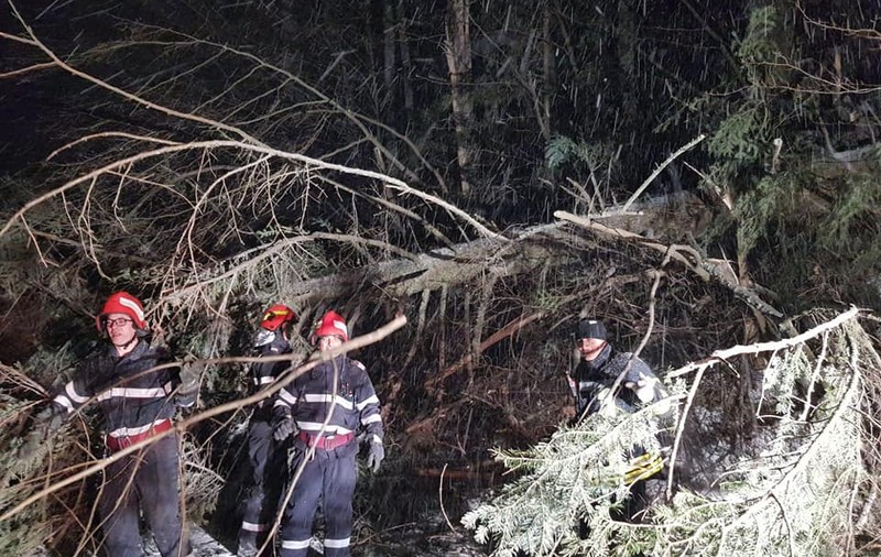 20 de familii din Azuga, evacuate din locuinţe. Explicația autorităților