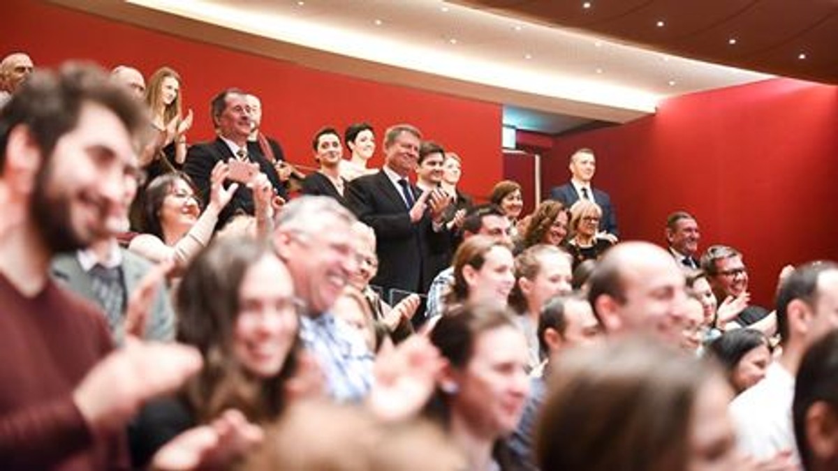 Președintele Iohannis, spectator la piesa ”Caramitru-Mălăele