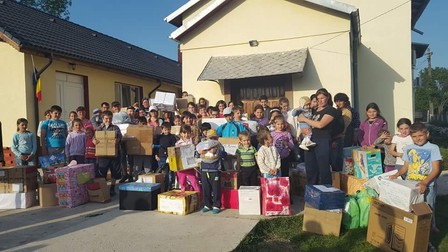 Părintele Danu se luptă să găsească sponsorizări pentru copiii de care are grijă