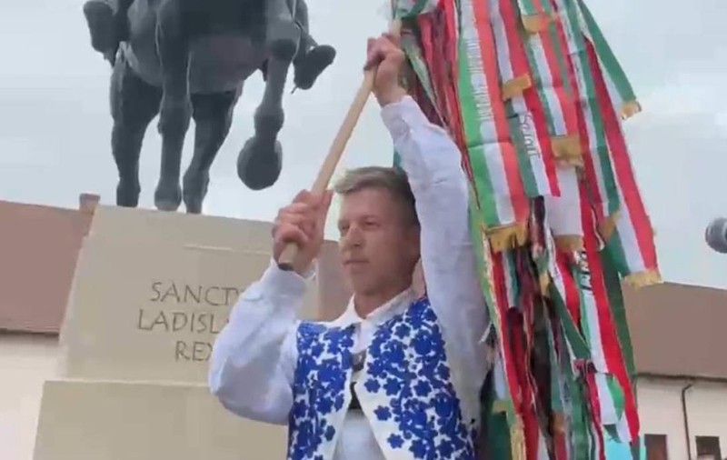 Peter Magyar, opozantul lui Viktor Orban, a trecut, pe jos, granița în România și a ajuns la Oradea. Care este miza marșului în care a pornit