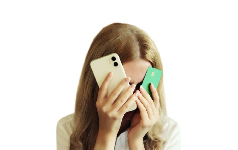 Țeapa pe care o pot lua tinerele din România care vor să cumpere haine de la un brand cunoscut, la reducere