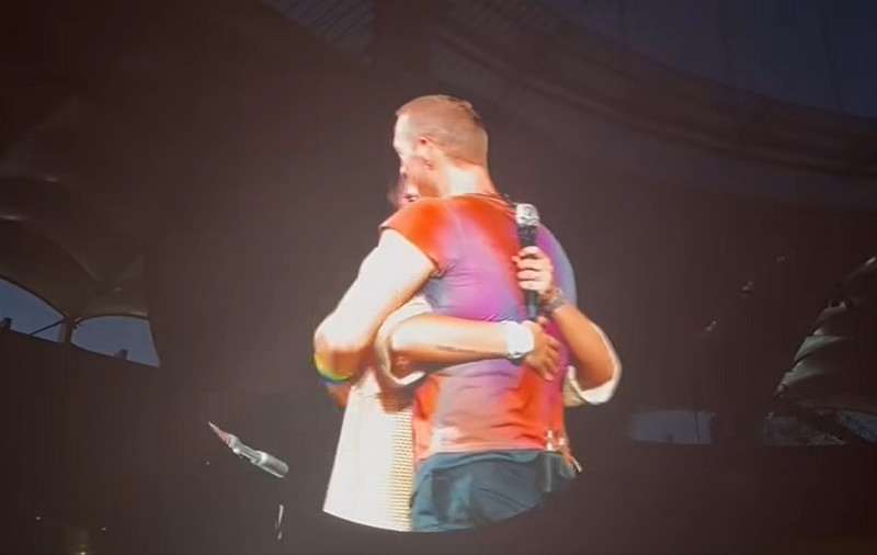 Ce a spus Chris Martin, solistul trupei Coldplay, când l-a invitat pe scenă pe manelistul Babasha pentru a cânta împreună