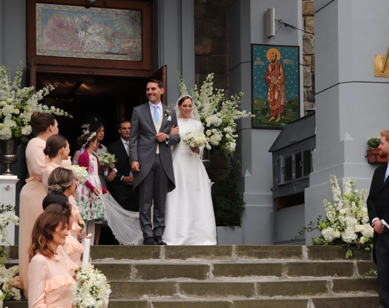CORESPONDENȚĂ DIN SINAIA/ Principele Nicolae și Alina Binder au fost cununați. Momente emoționante la ieșirea din biserică, mulțimea a izbucnit | FOTO & VIDEO