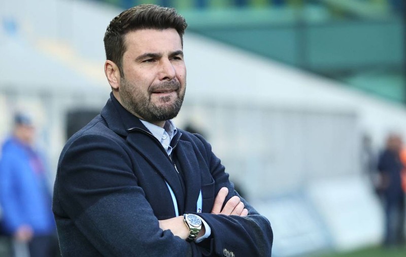 Adrian Mutu controlează un teren sportiv al statului fără licitație: decide cine joacă, în timp ce rugby-ul e marginalizat