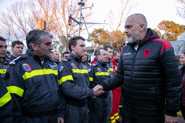 Premierul Albaniei, Edi Rama, le mulțumește salvatorilor români