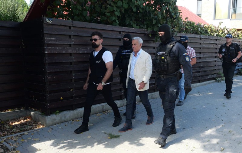 Călin Georgescu este dus la audieri la DIICOT. Foto: Libertatea