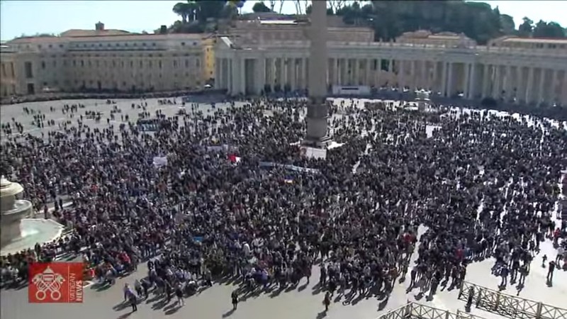 Mii de oameni au fost prezenți în Piața Sfântul Petru din Roma. Foto: Vatican News