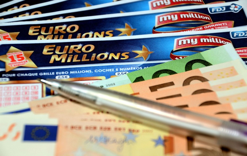 Doi jucători care au câștigat la EuroMillions aproape 49 de milioane de euro au cumpărat biletele din același loc