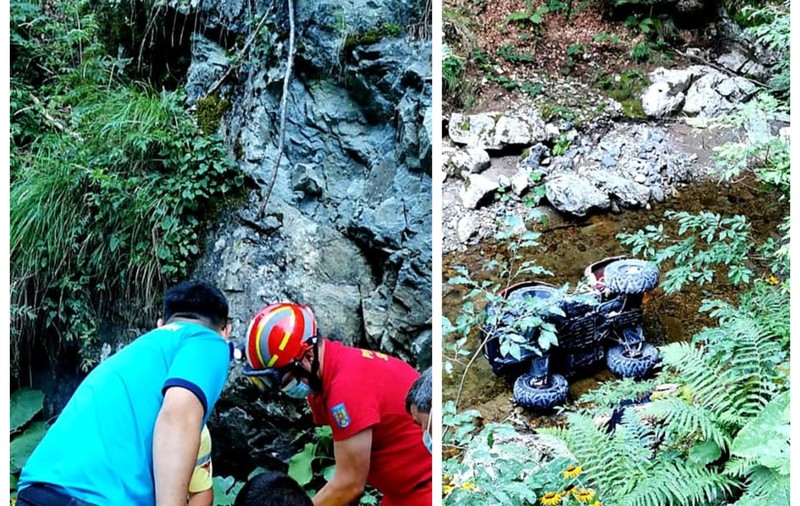 Un ATV s-a răsturnat într-o râpă, în Bihor. Șoferul a murit, o altă persoană e în stare gravă