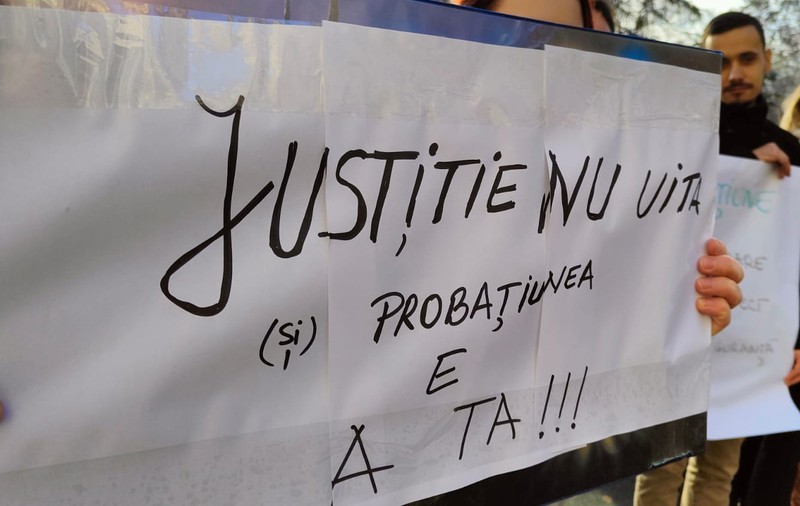 30 de consilieri de probațiune din România sunt în greva foamei: „Și portarul din instituție câștigă mai mult decât un debutant”