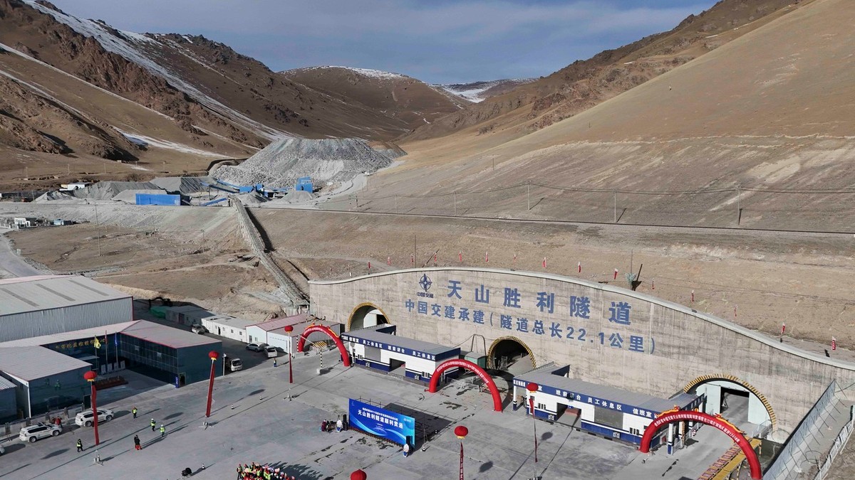 cel mai lung tunel de autostrada diin lume, construit în China