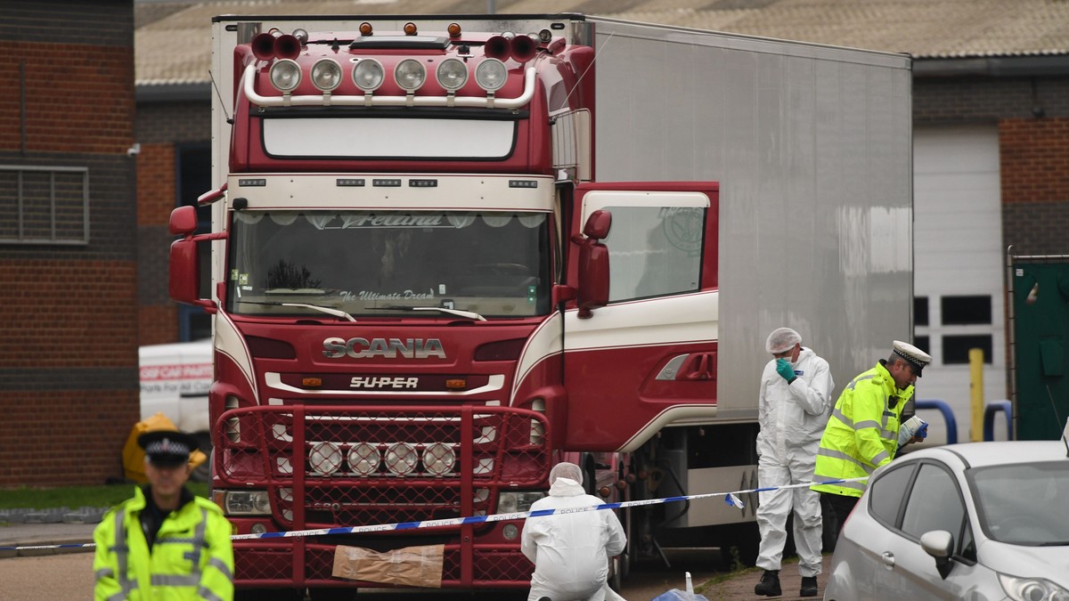 Un român e implicat în moartea migranților vietnamezi într-un camion în Anglia. Și-a recunoscut vinovăția