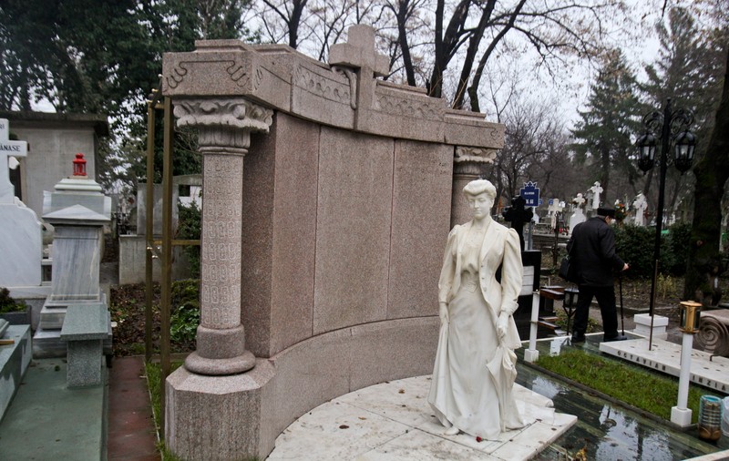 Uite CE poţi face şi POVEŞTI poţi afla în ACEASTĂ SEARĂ la CIMITIRUL Bellu!