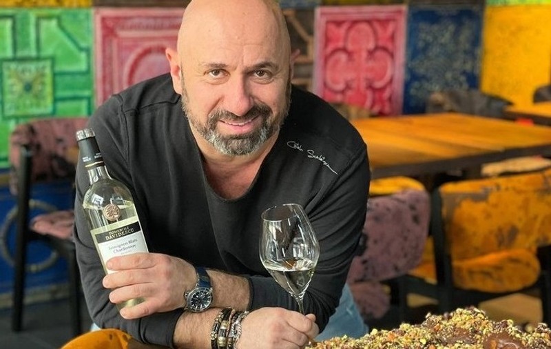 Cât trebuie să scoată românii din buzunar pentru un cozonac făcut de chef Cătălin Scărlătescu