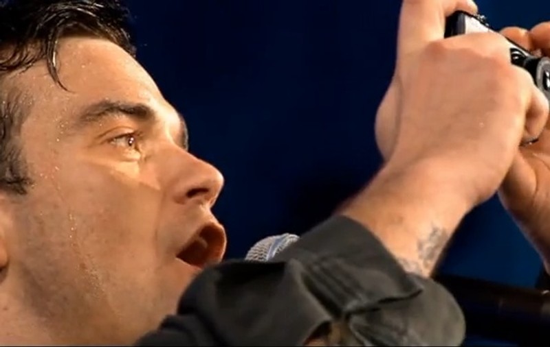 Video / Robbie Williams, imaginea brandului Nikon