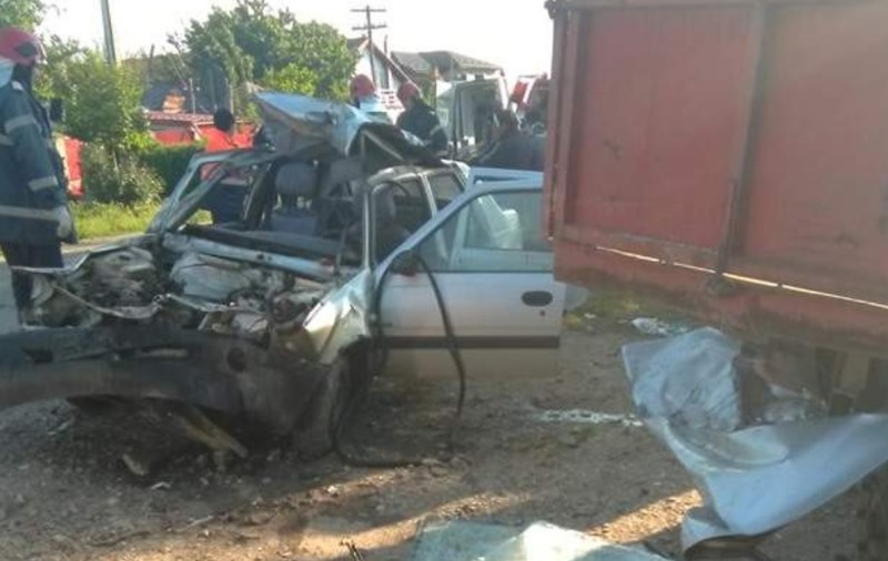 Accident grav pe DN 41. Patru oameni au fost răniți. Două echipaje SMURD au ajuns la fața locului