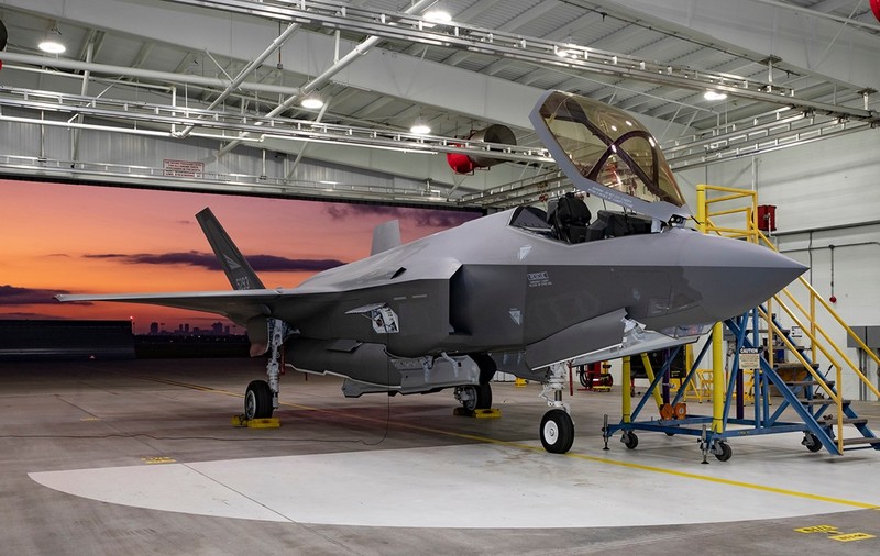 Klaus Iohannis a promulgat proiectul de lege privind cumpărarea a 32 de avioane F-35, cea mai scumpă achiziție din istoria Armatei Române