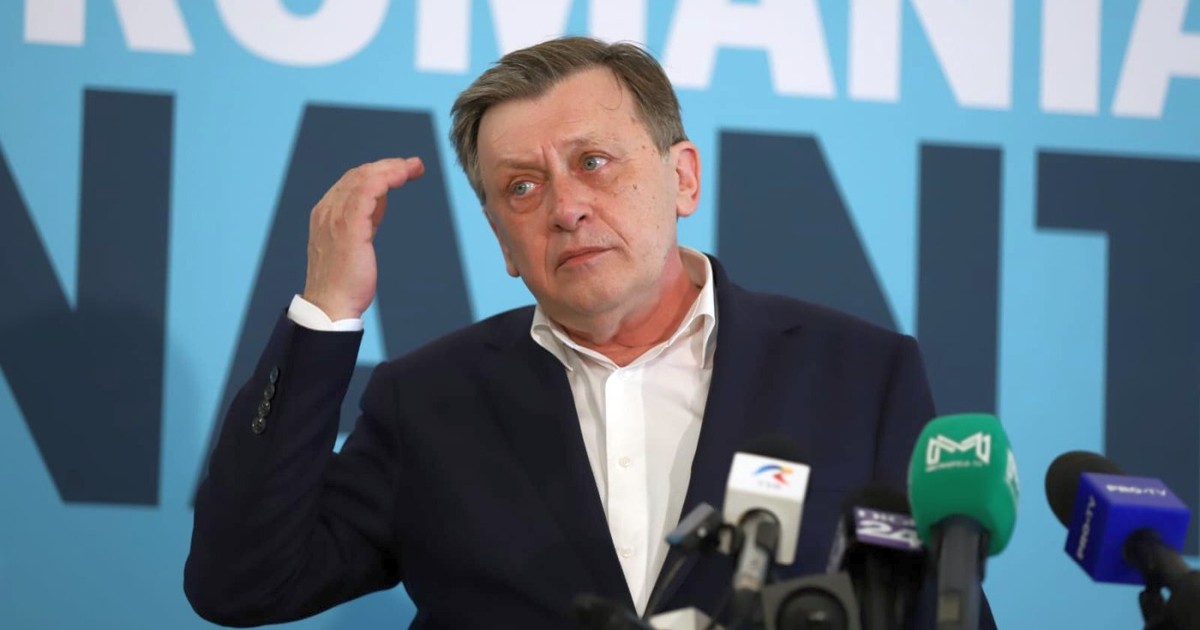 Crin Antonescu în conferință de presă la sediul de campanie din Bulevardul Kiseleff