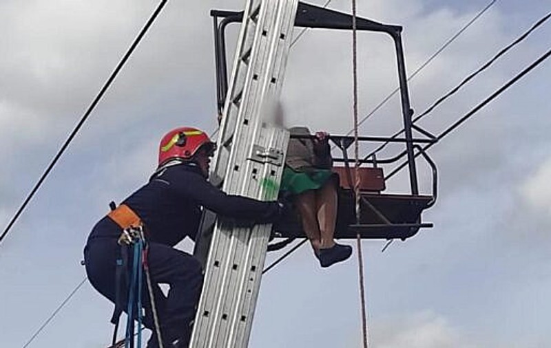50 de oameni, coborâți de salvamontiști din telescaunul de la Vatra Dornei, după ce instalația s-a stricat