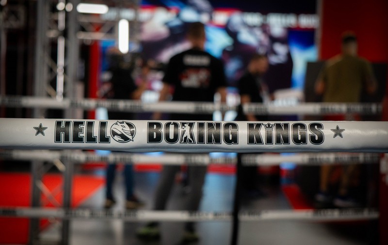 Începe spectacolul live HELL Boxing Kings, cu campioni și staruri în ring!