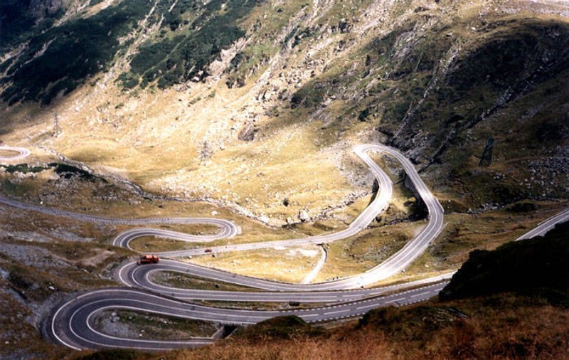 A fost reluată circulaţia pe Transfăgărăşan, în zona lacului Vidraru