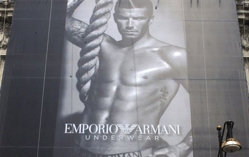 David Beckham, sexy şi provocator într-o nouă campanie Armani 