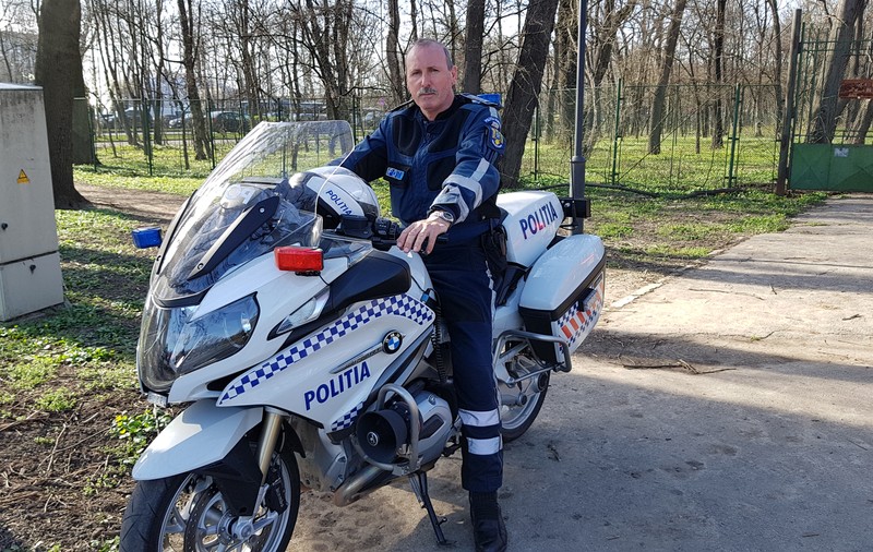VIDEO. Cel mai în vârstă polițist motociclist din Capitală e pe ”motor” de 30 de ani