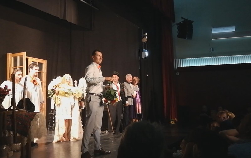 VIDEO/ Cerere în căsătorie la teatru, cu ajutorul actorilor! Logodnicul a conspirat cu Adrian Păduraru, Gabriel Fătu și Crina Matei