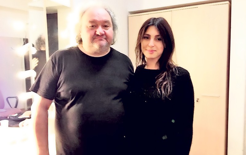 Denise, fata marelui compozitor Adrian Ordean, e mâna dreaptă a lui Morar şi Buzdugan. Uite ce frumoasă e tânăra!