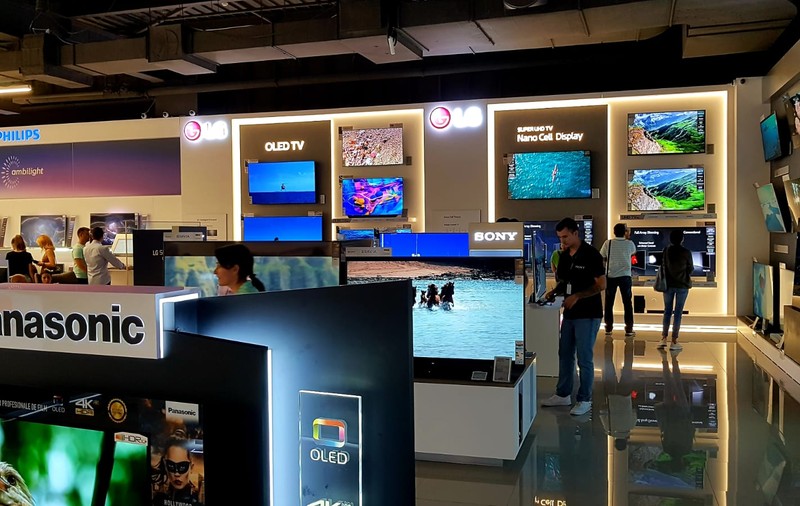 Creșterile de salarii s-a dus pe electronice. 1 din 3 televizoare cumpărate de români la eMag este 4K Ultra HD
