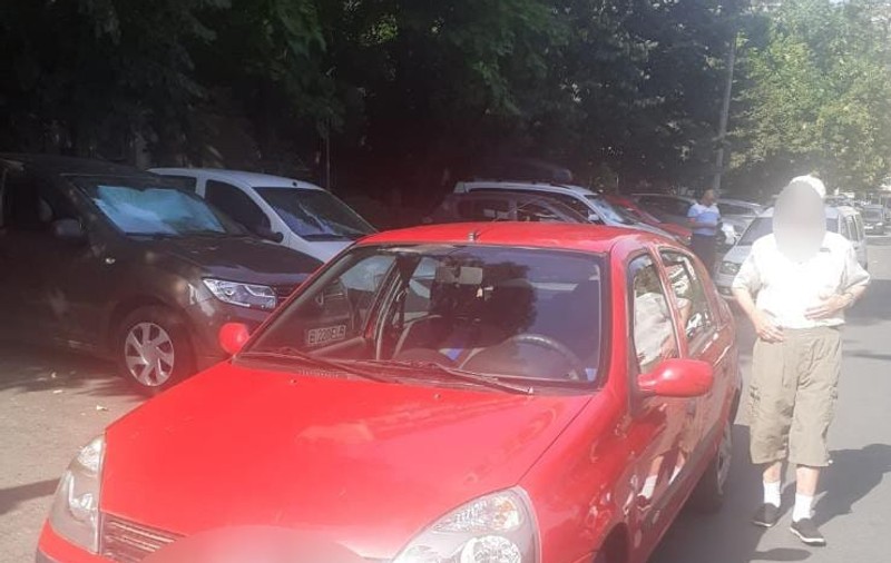 Un șofer de 90 de ani a oprit mașina într-o zonă aglomerată din București și n-a mai plecat. Ce le-a spus polițiștilor
