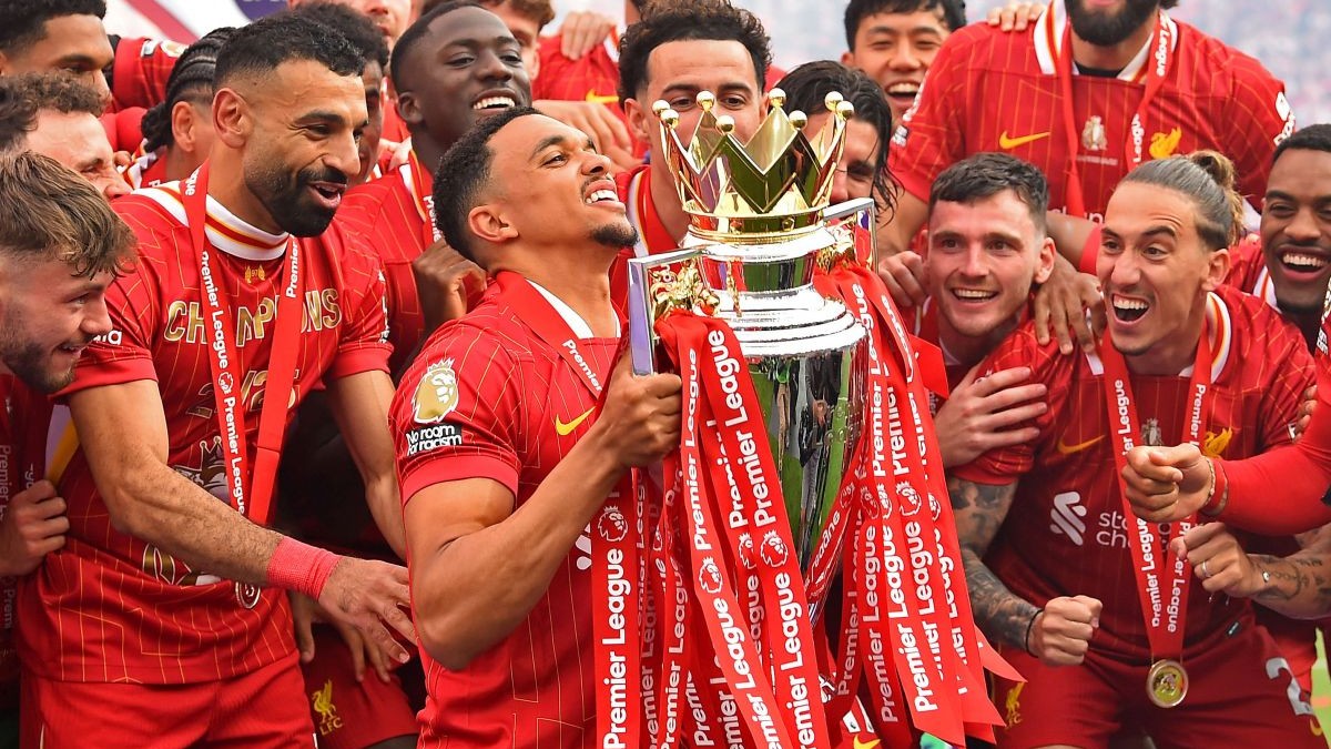May 25, 2025, Liverpool: Liverpool, England, 25th May 2025. Trent Alexander-Arnold of Liverpool lifts the Premier League Trophy during the Liverpool vs Crystal Palace Premier League match at Anfield, Liverpool. (Credit Image: © Sportimage/CSM via ZUMA Press Wire)