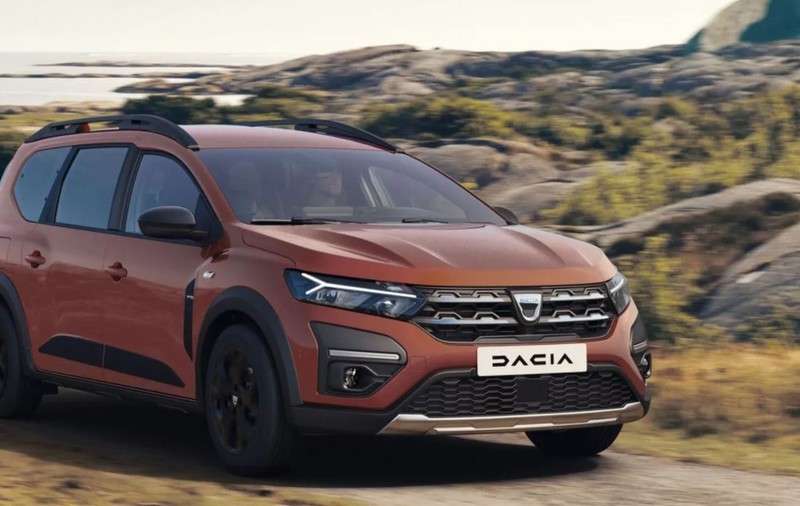 Jogger, primul vehicul hibrid de la Dacia care va fi asamblat la Mioveni. Cum arată și ce preț de pornire are