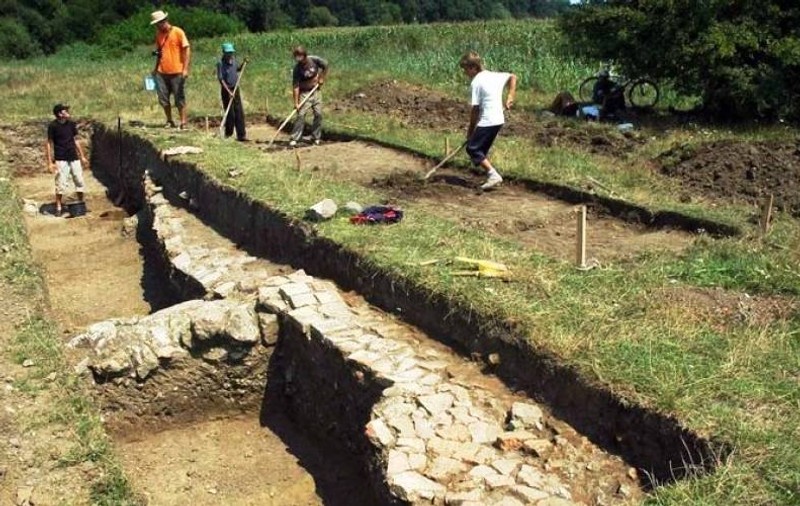Dobrosloveni, comuna în care nu poți construi fără acordul Ministerului Culturii. Reședința unui guvernator roman, la 10 kilometri de Caracal
