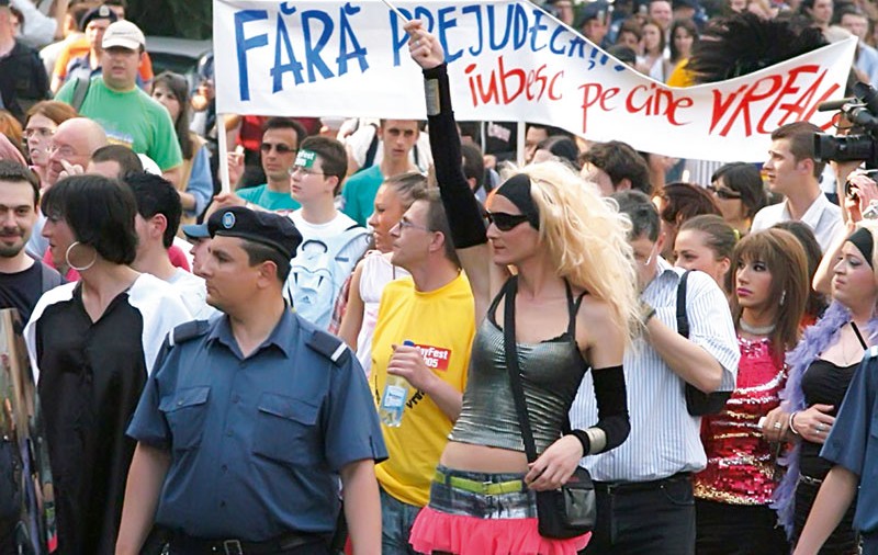 Spioni la parada gay