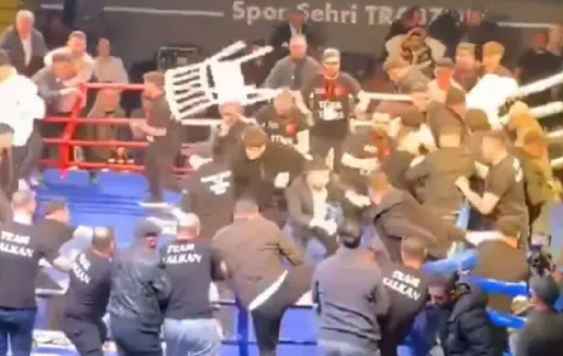 Bătaie la un meci de box din Turcia, după ce pugilistul rus l-a făcut KO pe favoritul gazdelor: „Ne-au atacat 80 de inși. Suntem răniți, dar în viață” | VIDEO