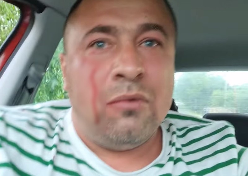 Robert Gabriel Nițu, lovit de față cu polițiștii (foto captură video YouTube)