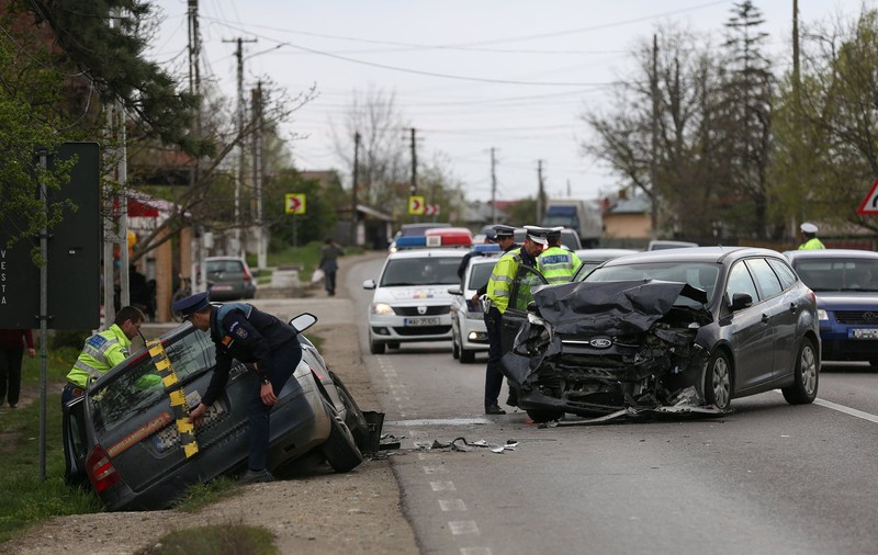 Accident grav în Dâmbovița: Șase răniți, între care doi copii