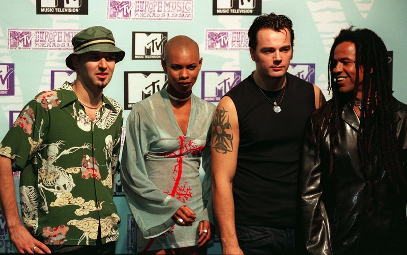 Skunk Anansie este o trupă britanică de rock