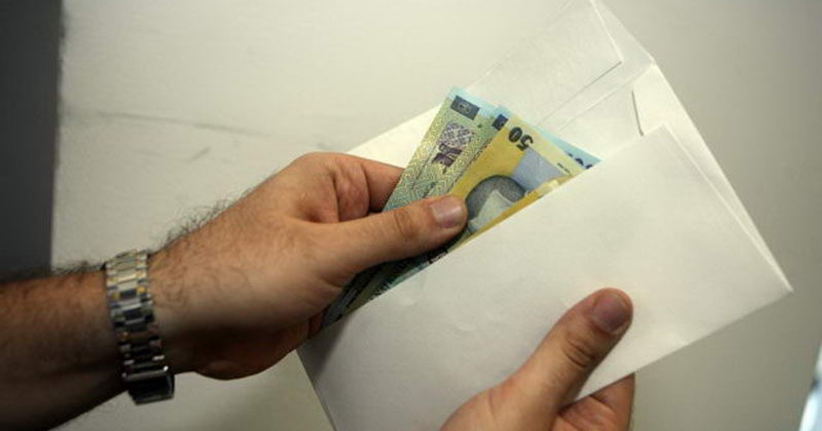Profesorii din 60 de școli bucureștene nu și-au primit salariile