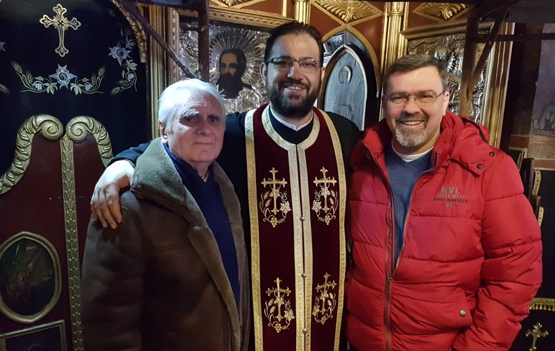 REPORTAJ VIDEO. Preotul care ține slujbele în tăcere. A transformat biserica într-un lăcaș pentru persoane cu nevoi speciale