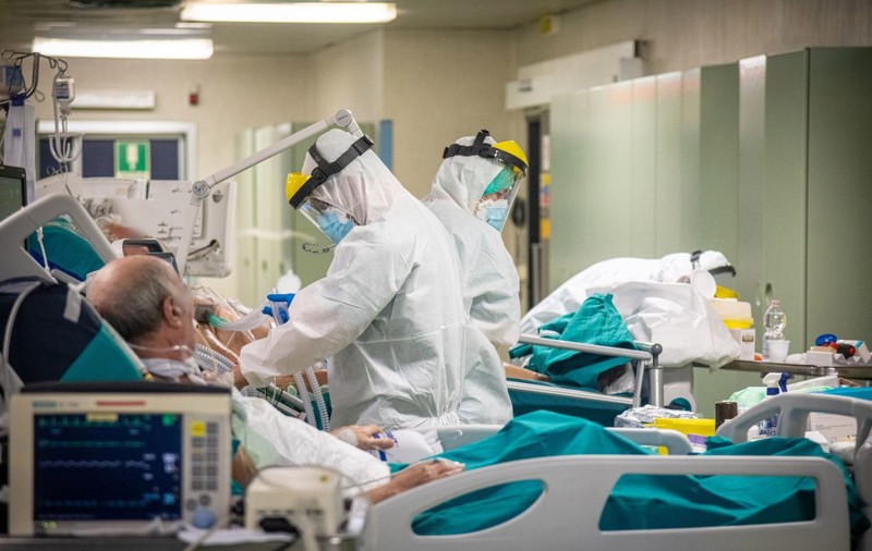 Dosar penal pentru un medic din Vrancea care a venit la muncă, deși era infectat cu coronavirus