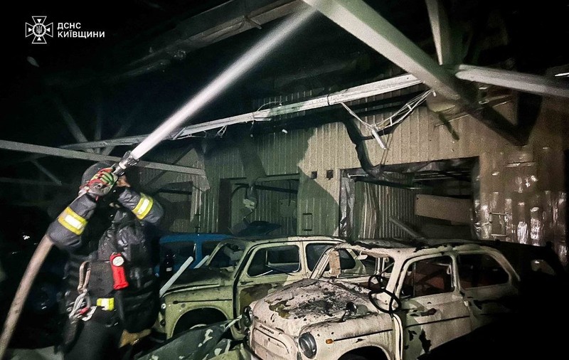 Rușii au lovit cu drone și au distrus în Kiev colecția de mașini de epocă a aliatului lor ucrainean, fostul președinte pro-rus Viktor Ianukovici