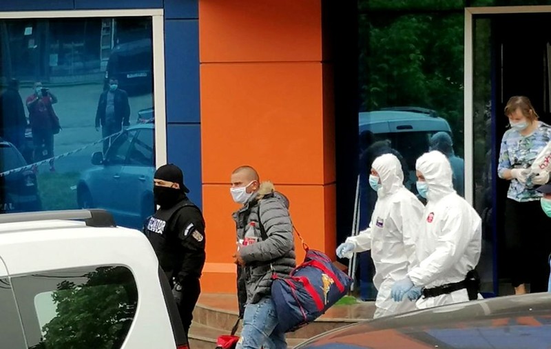 Un piteștean este cercetat penal după ce a fugit din centrul de carantină și a distrus totul în urma lui. Săptămâna trecută amenințase că se sinucide