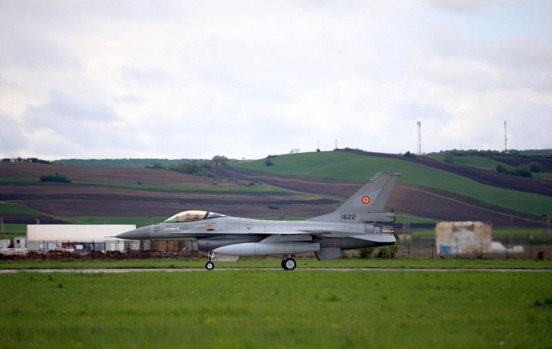 Alte trei avioane F-16 Fighting Falcon cumpărate din Norvegia au ajuns în România. MApN: „Ne consolidăm capabilităţile de apărare aeriană”
