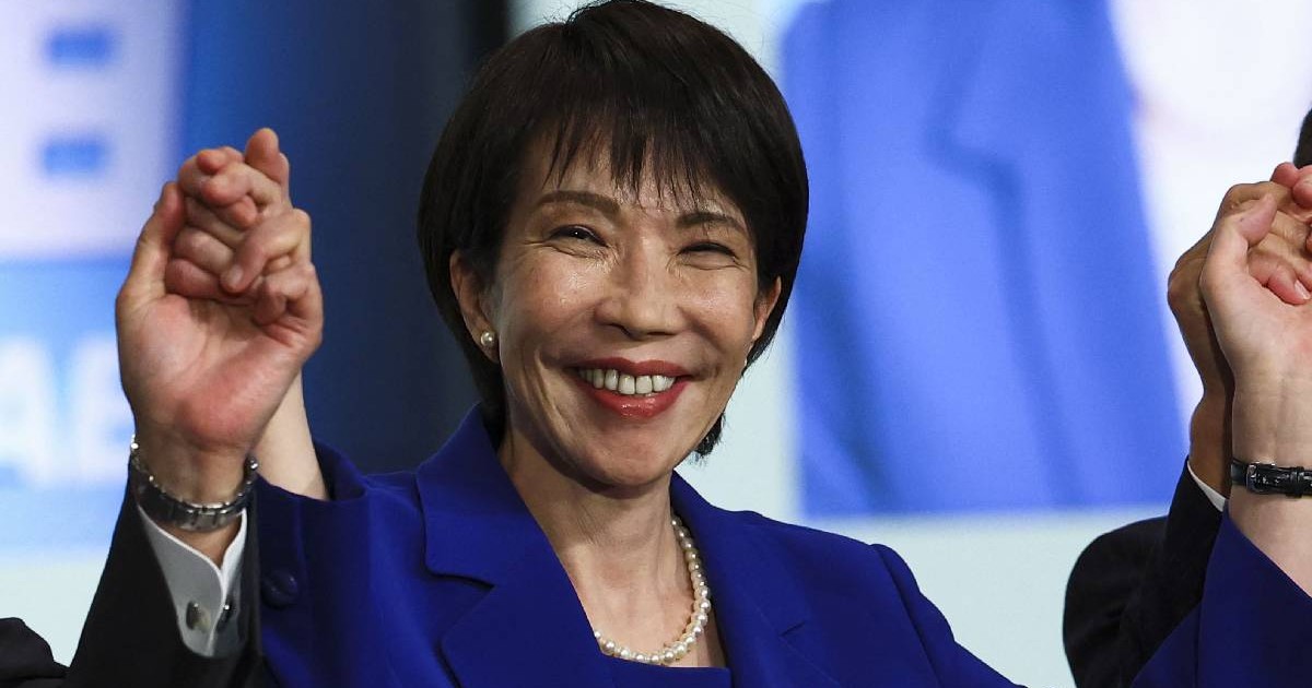 Sanae Takaichi se bucură de victoria sa, fiind prima femeie premier a Japoniei.