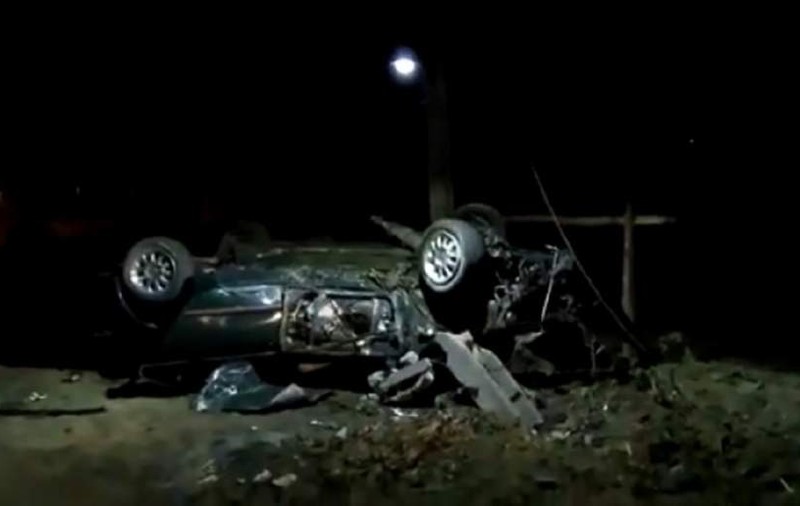 Un tânăr de 31 de ani a murit, după ce a lovit un cap de pod şi s-a rostogolit 40 de metri cu maşina