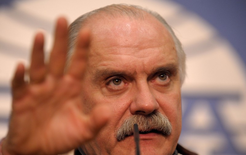 Regizorul Nikita Mihalkov, laureat al premiului Oscar, este internat în spital, anunță presa rusă. Unele canale media scriu că este în stare gravă