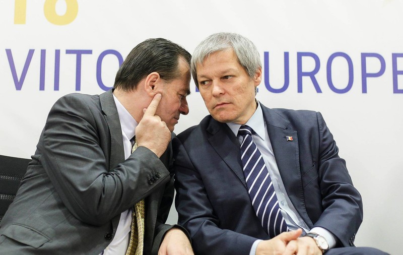 Bilanţul partidelor în 2018: Dacian Cioloş a primit un partid "la cheie", PNL şi USR au avut acţiuni comune în Parlament, PMP şi-a schimbat preşedintele