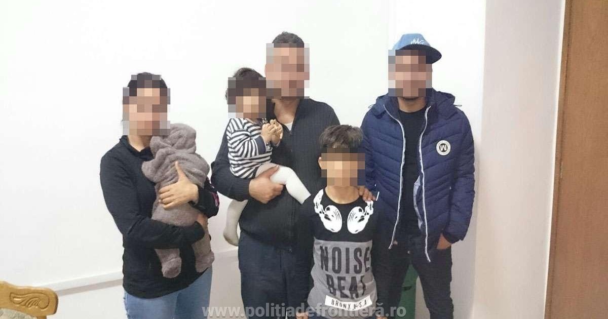 Au vrut să treacă granița ilegal cu un bebeluș de două luni. Familia de irakieni a fost prinsă la frontiera cu Ungaria